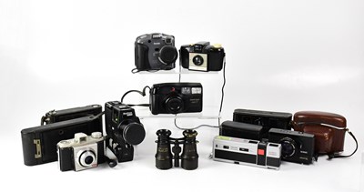 Lot 787 - A quantity of vintage cameras to include two...