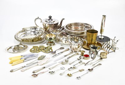 Lot 1245 - A quantity of assorted plated items including...