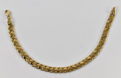 Lot 925 - A 9ct yellow gold bracelet, length 19.5cm,...