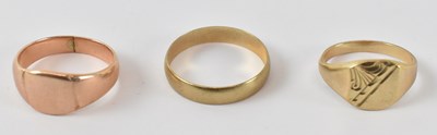 Lot 931 - A 9ct yellow gold signet ring, size K, a 9ct...