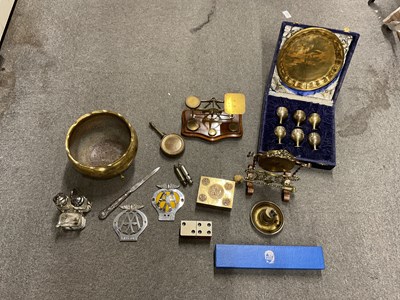 Lot 456 - A mixed lot of metalware including small...