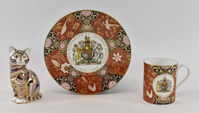 Lot 554 - ROYAL CROWN DERBY; an Imari decorated cat...