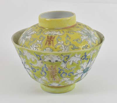 Lot 613 - A Republic period Chinese porcelain bowl and...