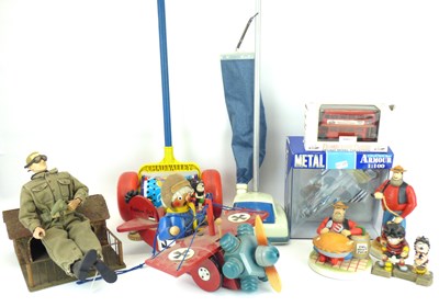 Lot 142 - Various vintage toys to include