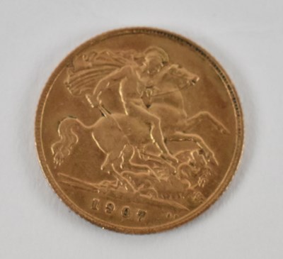 Lot 993 - An Edward VII 1907 half sovereign.