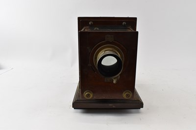 Lot 362 - An early 20th century photographic enlarger.