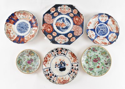 Lot 658 - A group of Oriental ceramics, including five...