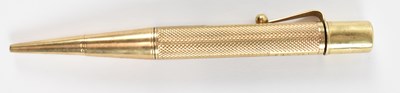 Lot 915 - A 9ct yellow gold propelling pencil, length 11....