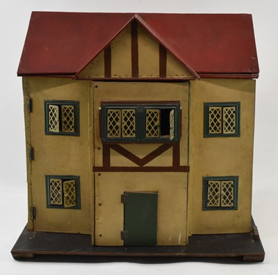 Lot 420 - A 20th century doll's house with hinged door...