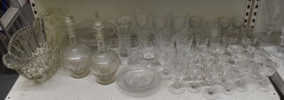 Lot 569 - A quantity of mixed glassware, including a...