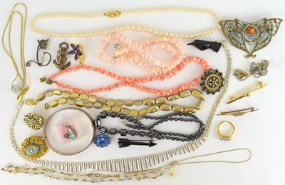 Lot 959 - Mixed modern and vintage costume jewellery...