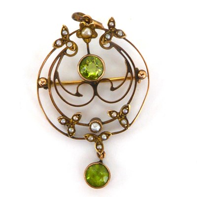 Lot 938 - An Edwardian 9ct gold peridot and seed pearl...