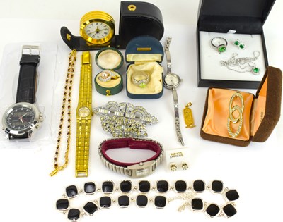 Lot 975 - A quantity of mixed costume jewellery,...