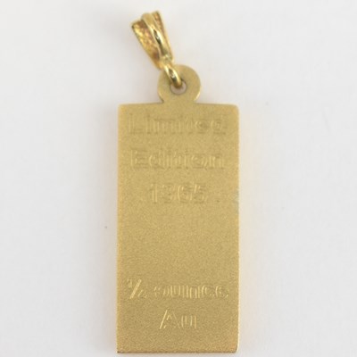 Lot 920 - A 9ct gold ingot style pendant, length 2.5cm,...