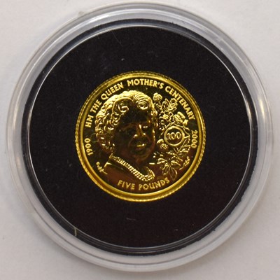 Lot 994 - ROYAL MINT; two Guernsey five pound gold coins,...