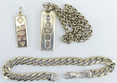 Lot 819 - Three items of hallmarked silver including a...