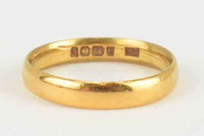 Lot 923 - A 22ct gold band ring, size O, approx 3.5g.