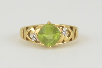 Lot 971 - A 9ct peridot and diamond gold ring, size N,...