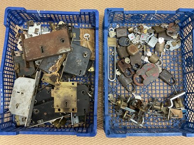 Lot 613 - A quantity of various door locks and padlocks.