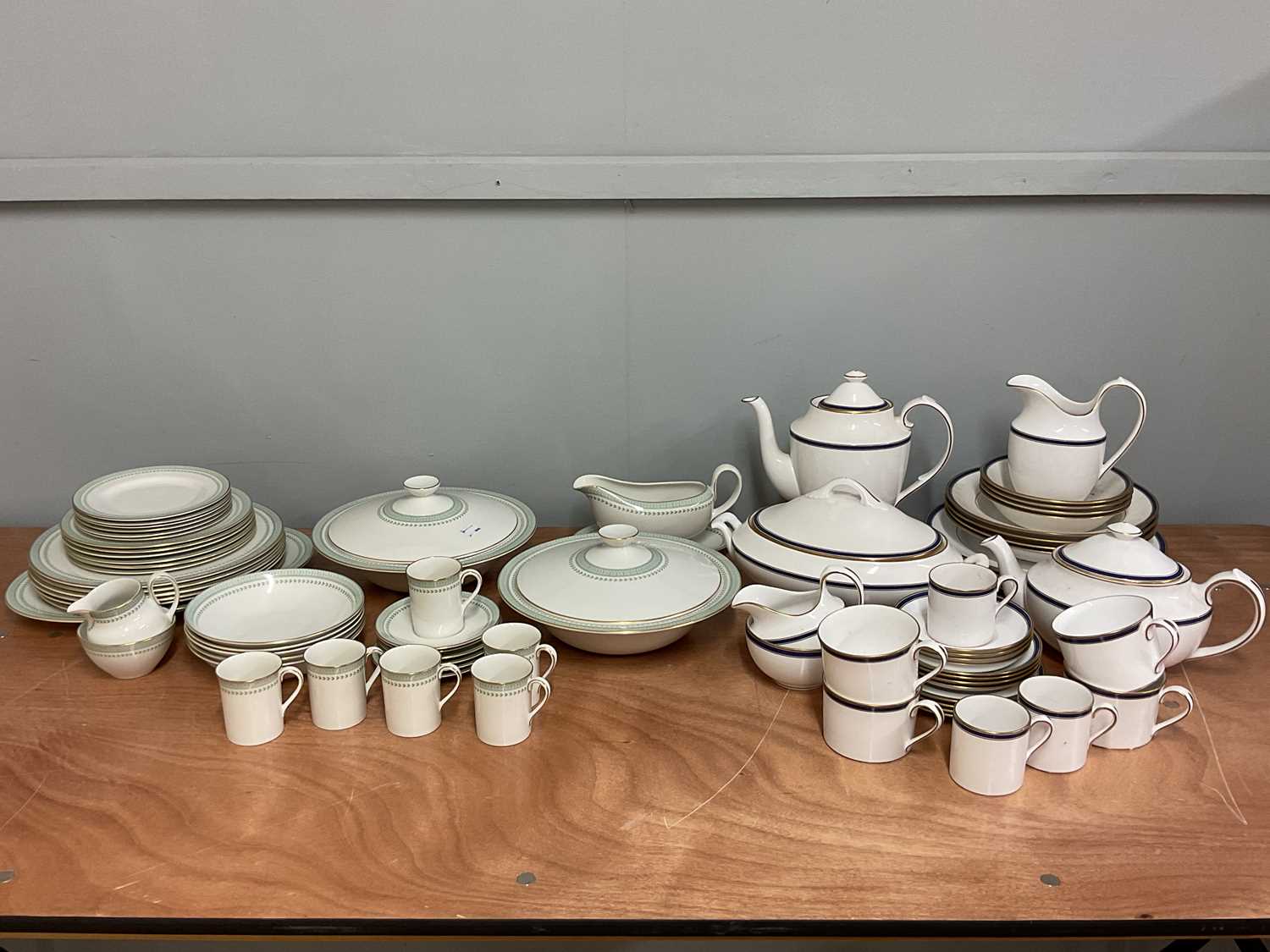 Lot 213 - SPODE; a 'Lausanne' pattern dinner service and...