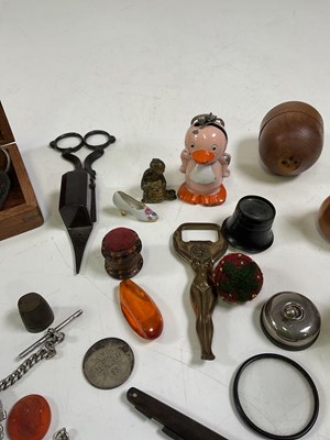 Lot 6 - An interesting group of collectors' items...