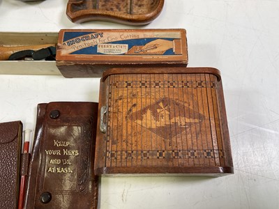 Lot 23 - An interesting group of collectors' items,...