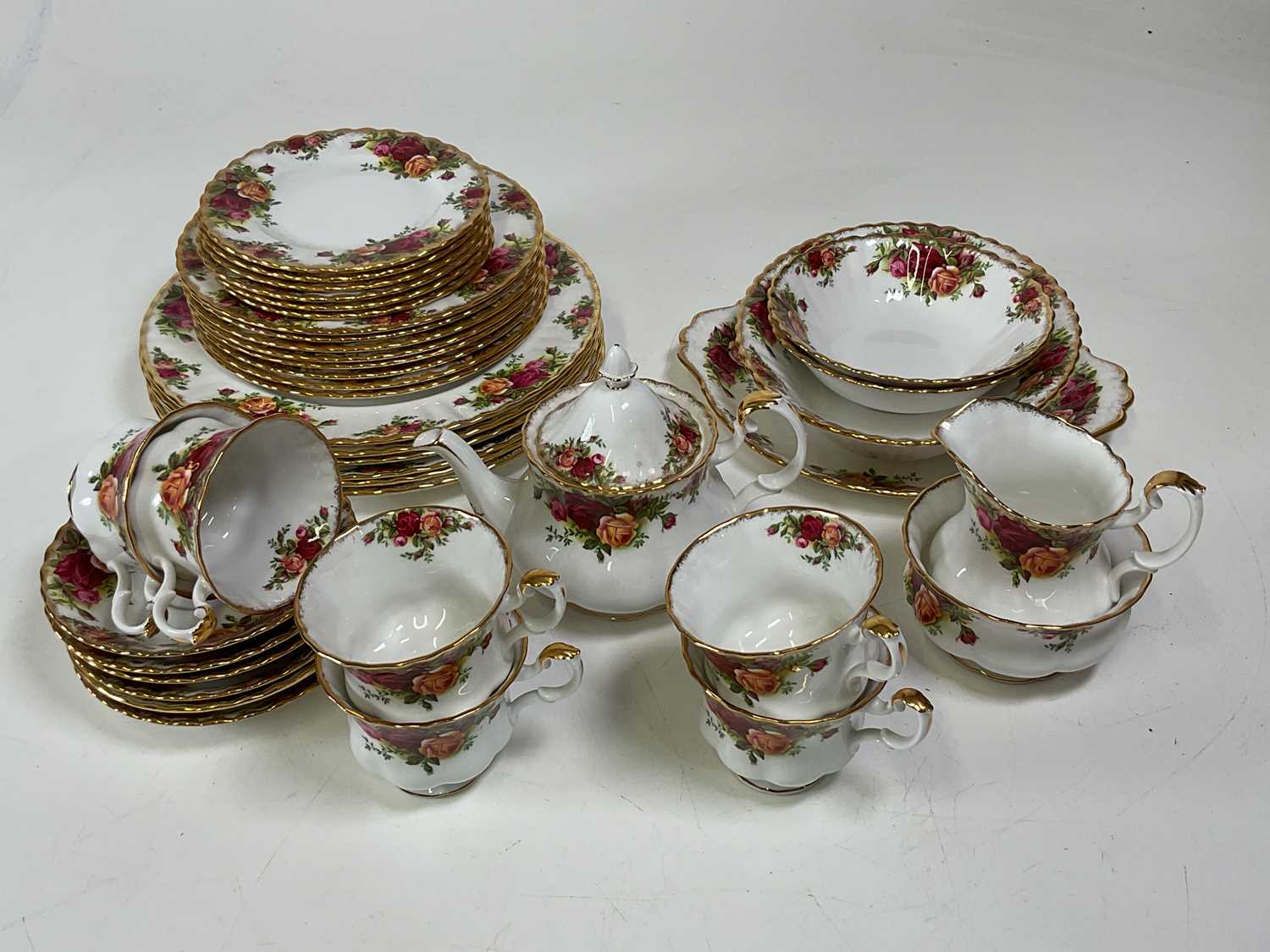 Lot 212 - ROYAL ALBERT; an 'Old Country Roses' pattern