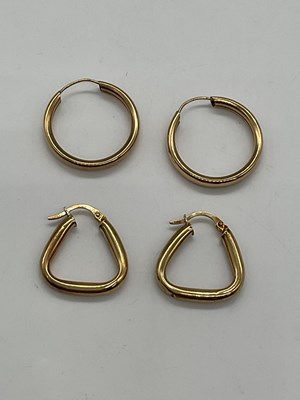 Lot 527 - A pair of 9ct yellow gold triangular shaped...