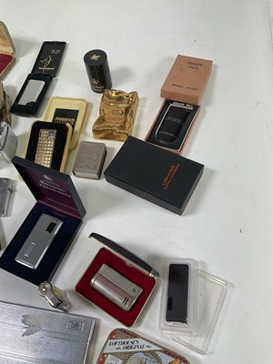 Lot 10 - A group of vintage lighters including a 1950s...