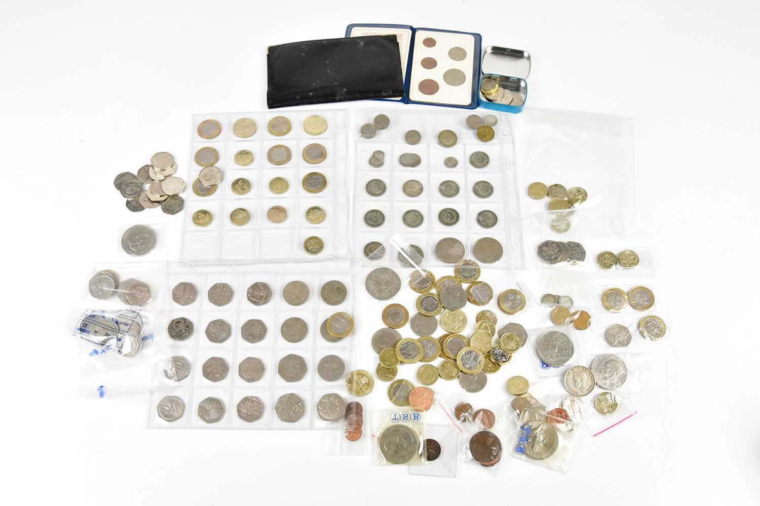 Uk Coin Collection Rabbit Lot 1175 - A collection of mostly British coins, to