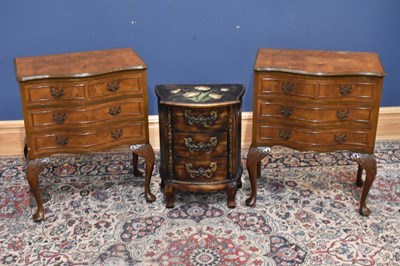 Lot 132 - A pair of reproduction serpentine fronted...