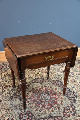 Lot 99 - An early 20th century drop-leaf table with...