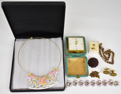 Lot 903 - Various items of costume jewellery to include...