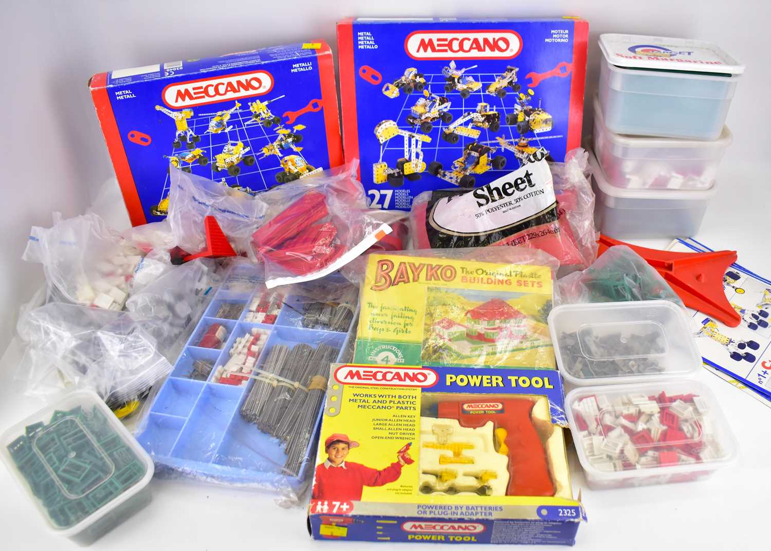 Lot 219 - A quantity of Bayko construction parts and...