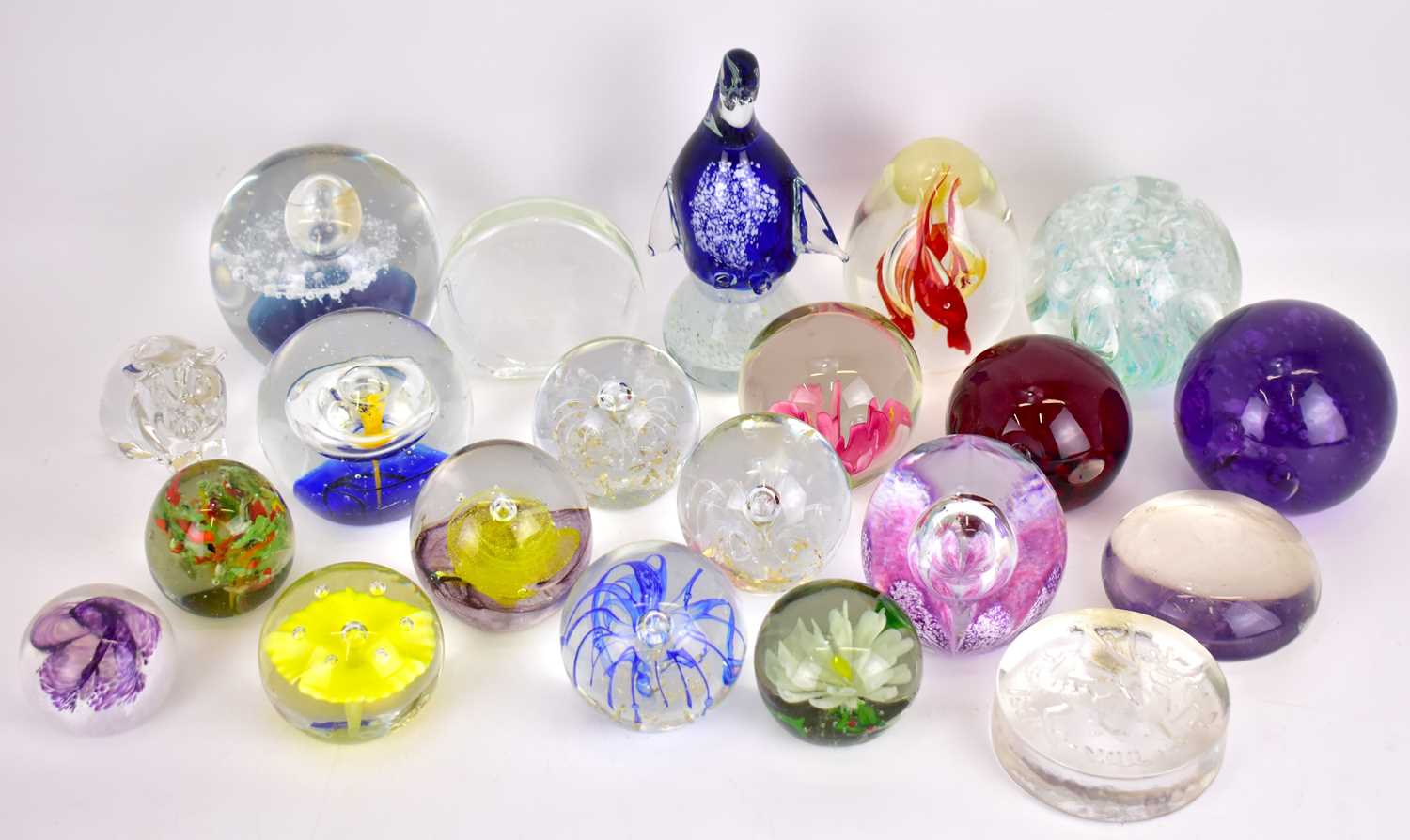 Lot 342 - Twenty-one various modern glass paperweights,