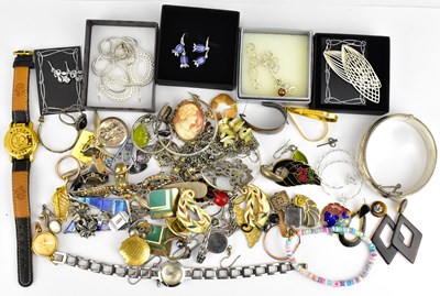 Lot 906 - Various silver and other costume jewellery to...