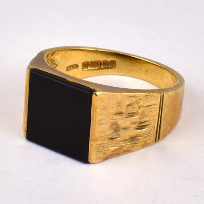 Lot 774 - A 9ct gold black onyx signet ring, with...