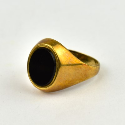 Lot 779 - A 9ct gold oval black onyx inset signet ring,...