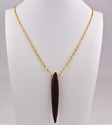 Lot 827 - A 21k bright gold dainty necklace, length 56cm,...