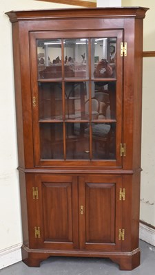 Lot 21 - A reproduction Georgian style freestanding...