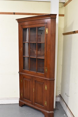 Lot 21 - A reproduction Georgian style freestanding...