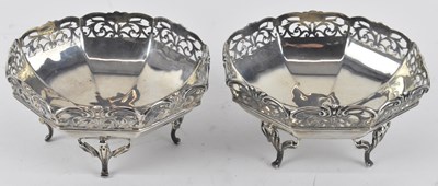 Lot 709 - HENRY MATTHEWS; a pair of George V hallmarked...