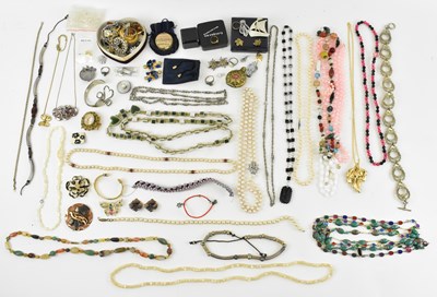 Lot 833 - A large quantity of costume jewellery...