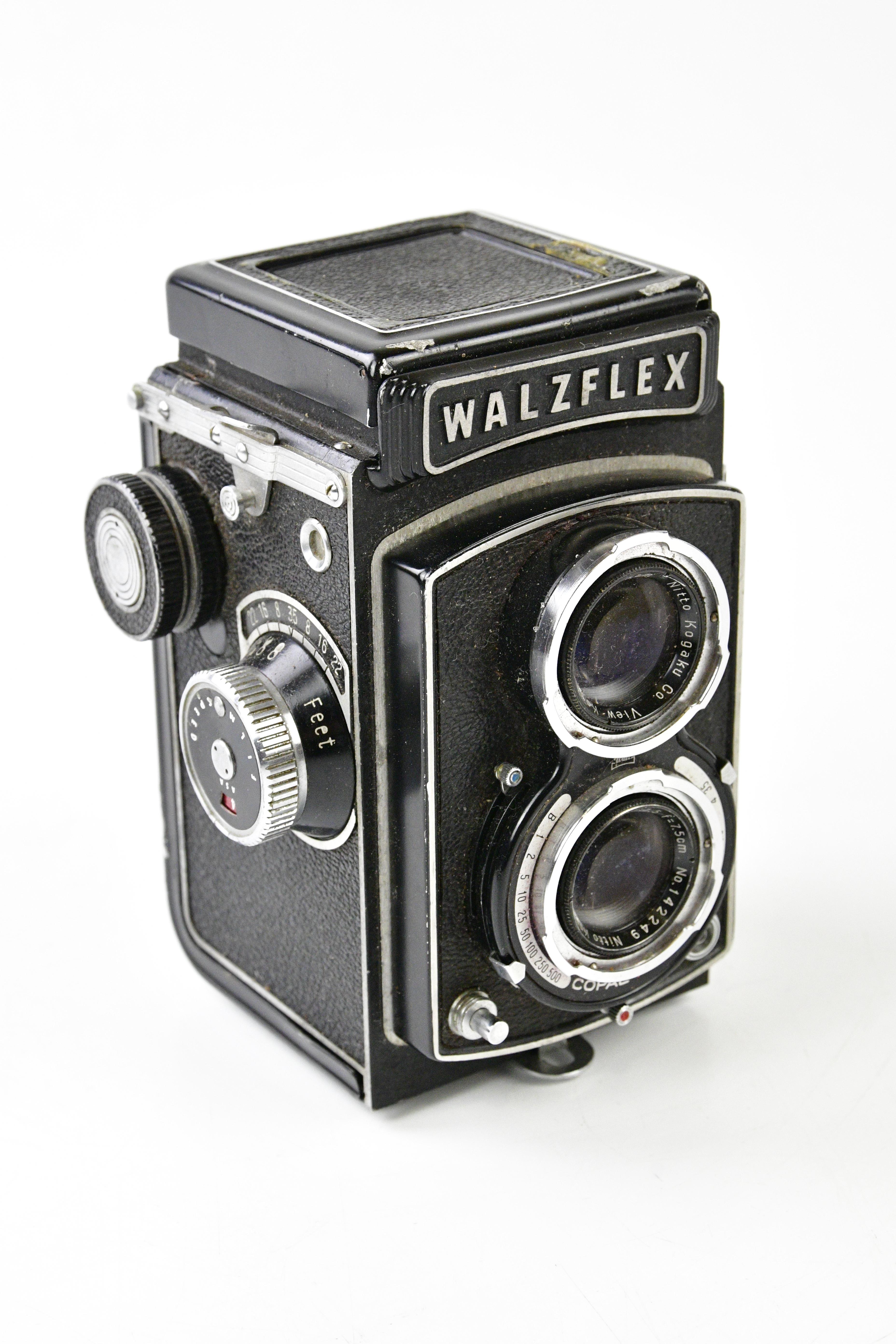 Lot 1415 - Three TLR cameras, to include two Walzflex