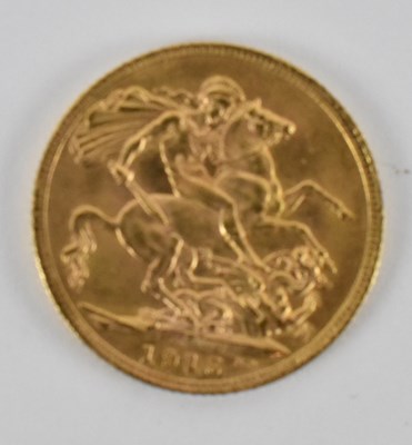 Lot 862 - A George V 1915 full sovereign.