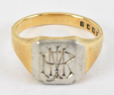 Lot 799 - An 18ct yellow gold gentleman's signet ring,...