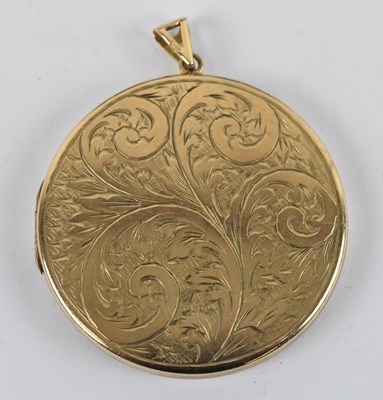 Lot 825 - A 9ct yellow gold locket pendant, diameter 4cm,...