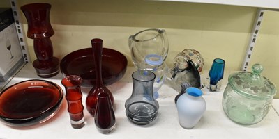 Lot 552 - A group of art glass including green glass...