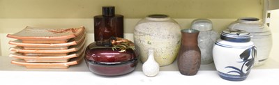 Lot 625 - A group of Oriental items including a crackle...