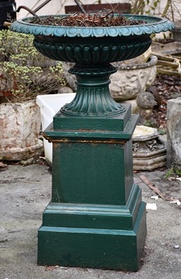 Lot 189 - A 19th century green painted cast iron urn on...